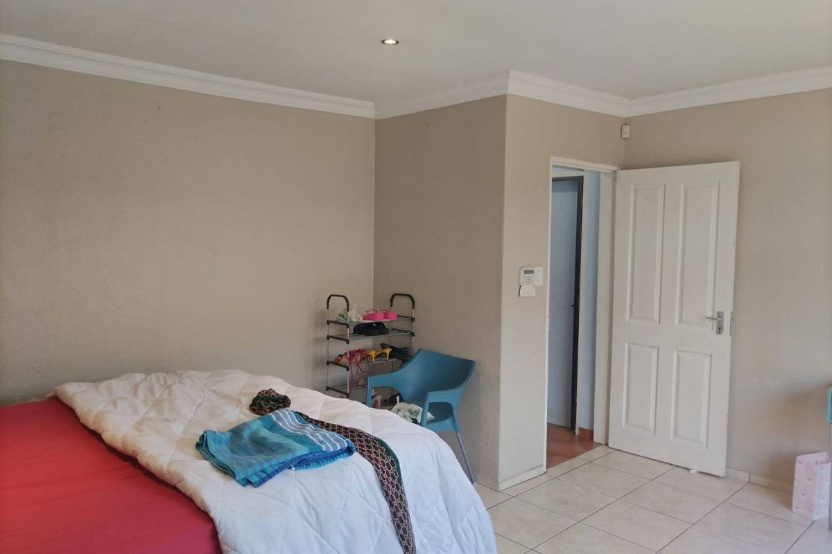 A bedroom featuring tiled flooring, coved ceilings, and recessed lighting, providing a neutral base for personalization.