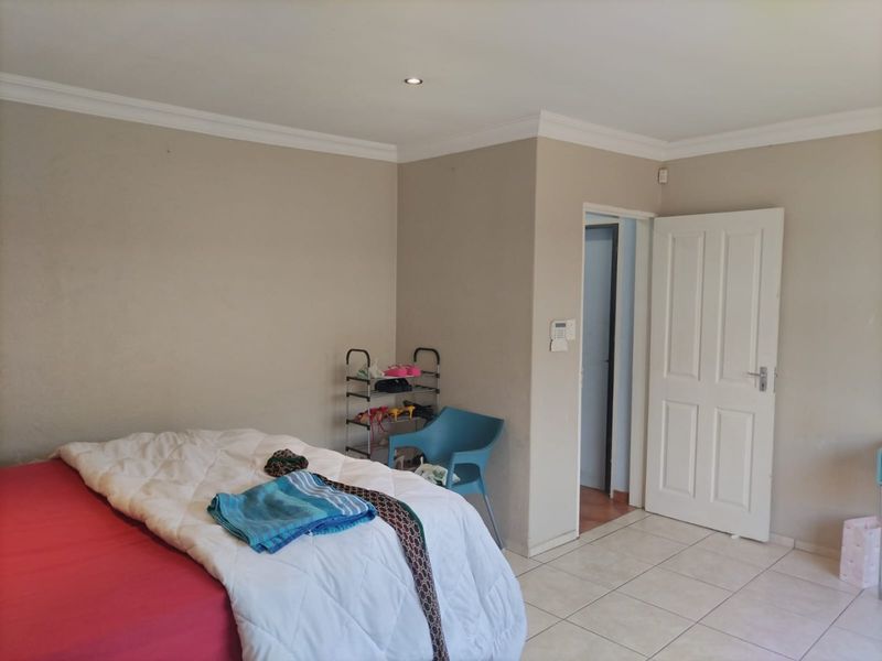 A bedroom featuring tiled flooring, coved ceilings, and recessed lighting, providing a neutral base for personalization.