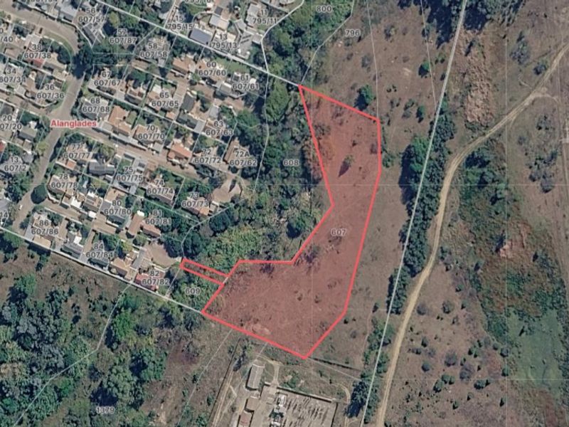 Aerial view of the residential vacant land plot with highlighted cadastral boundaries showing its location relative to the surrounding neighborhood.