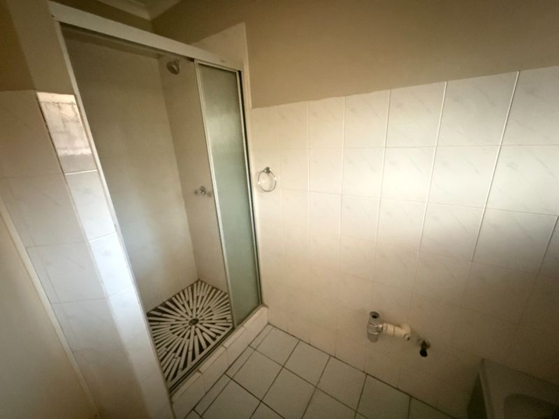 First Floor Apartment with Garden! - Photo 10