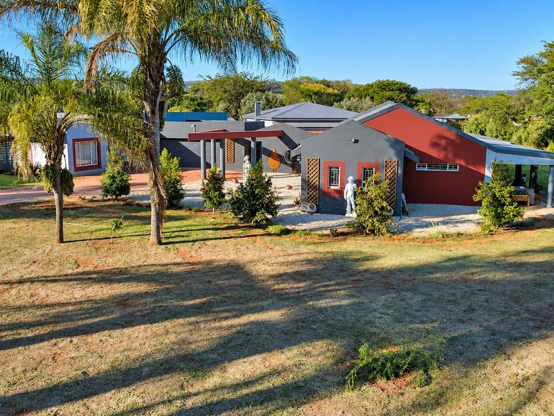 Exceptional 1-Hectare Montana Gardens Property with Business Rights and Multiple Accommodation Options - Photo 8