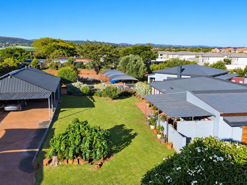 Exceptional 1-Hectare Montana Gardens Property with Business Rights and Multiple Accommodation Options - Photo 7