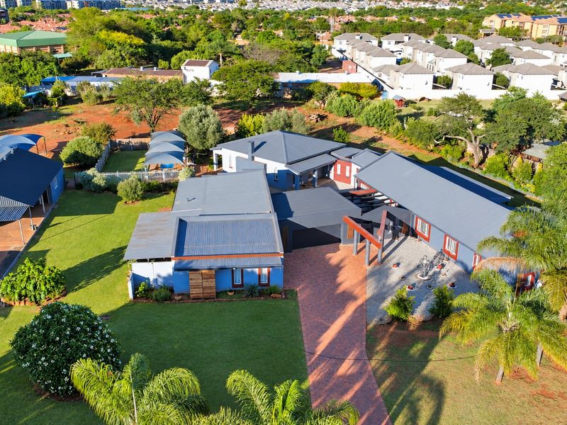 Exceptional 1-Hectare Montana Gardens Property with Business Rights and Multiple Accommodation Options - Photo 3