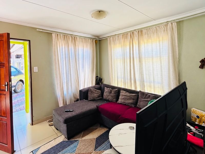Charming 2 bed Home in Soshanguve with Fibre - Photo 10