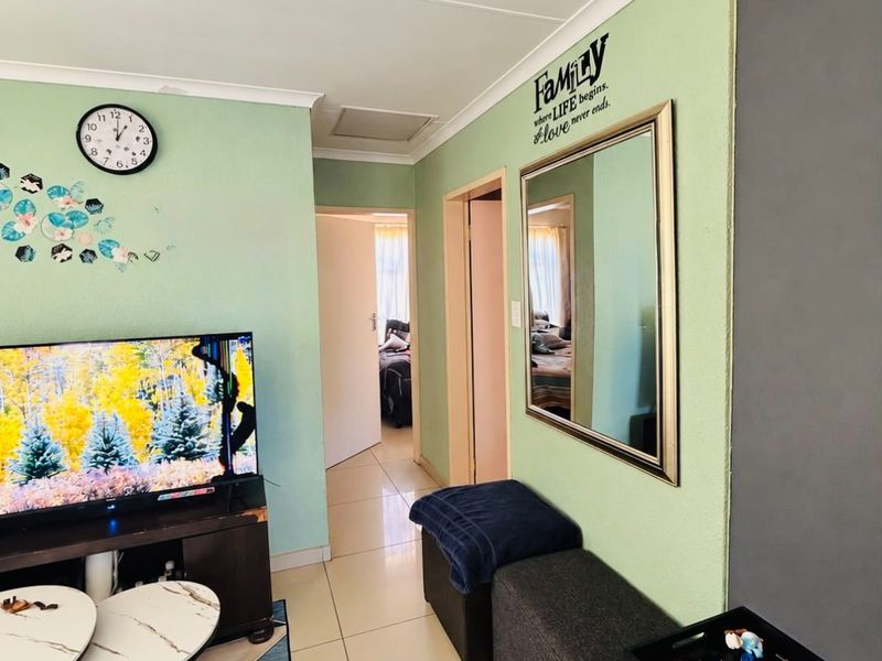 Charming 2 bed Home in Soshanguve with Fibre - Photo 9