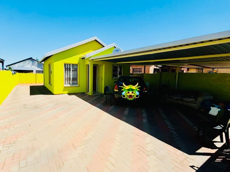 Charming 2 bed Home in Soshanguve with Fibre - Photo 2