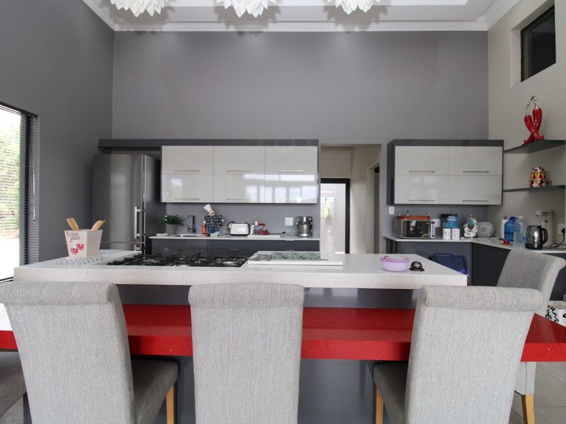 Ultra Modern - 3 Bedroom home in Zwartkloof - Spectacular mountain views - Photo 7