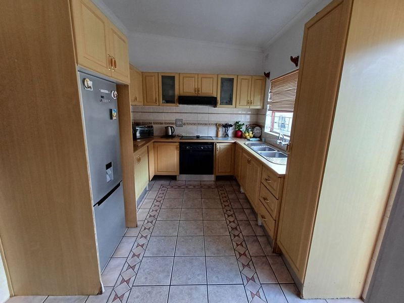 3 Bedroom House for Sale in Ravensmead - Photo 9