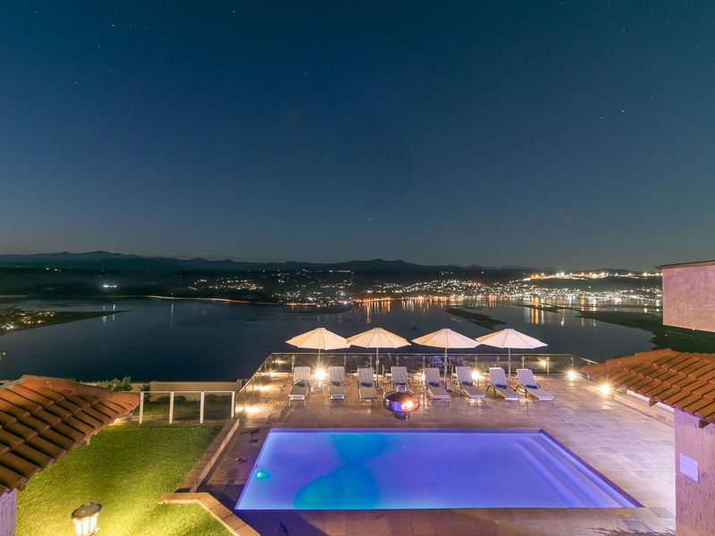An Iconic 5 star Lifestyle Boutique Villa with Exceptional Views and Tuscan Charm. - Photo 2