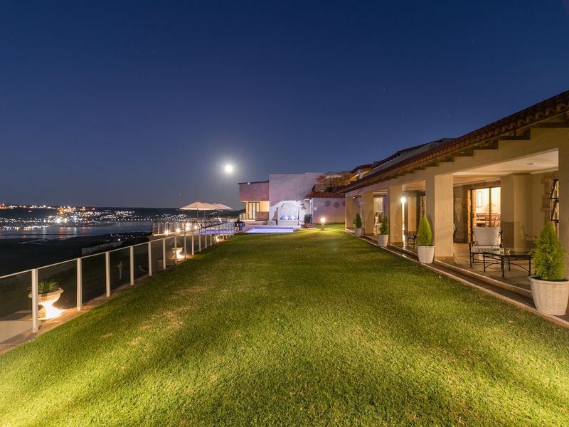 An Iconic 5 star Lifestyle Boutique Villa with Exceptional Views and Tuscan Charm. - Photo 9