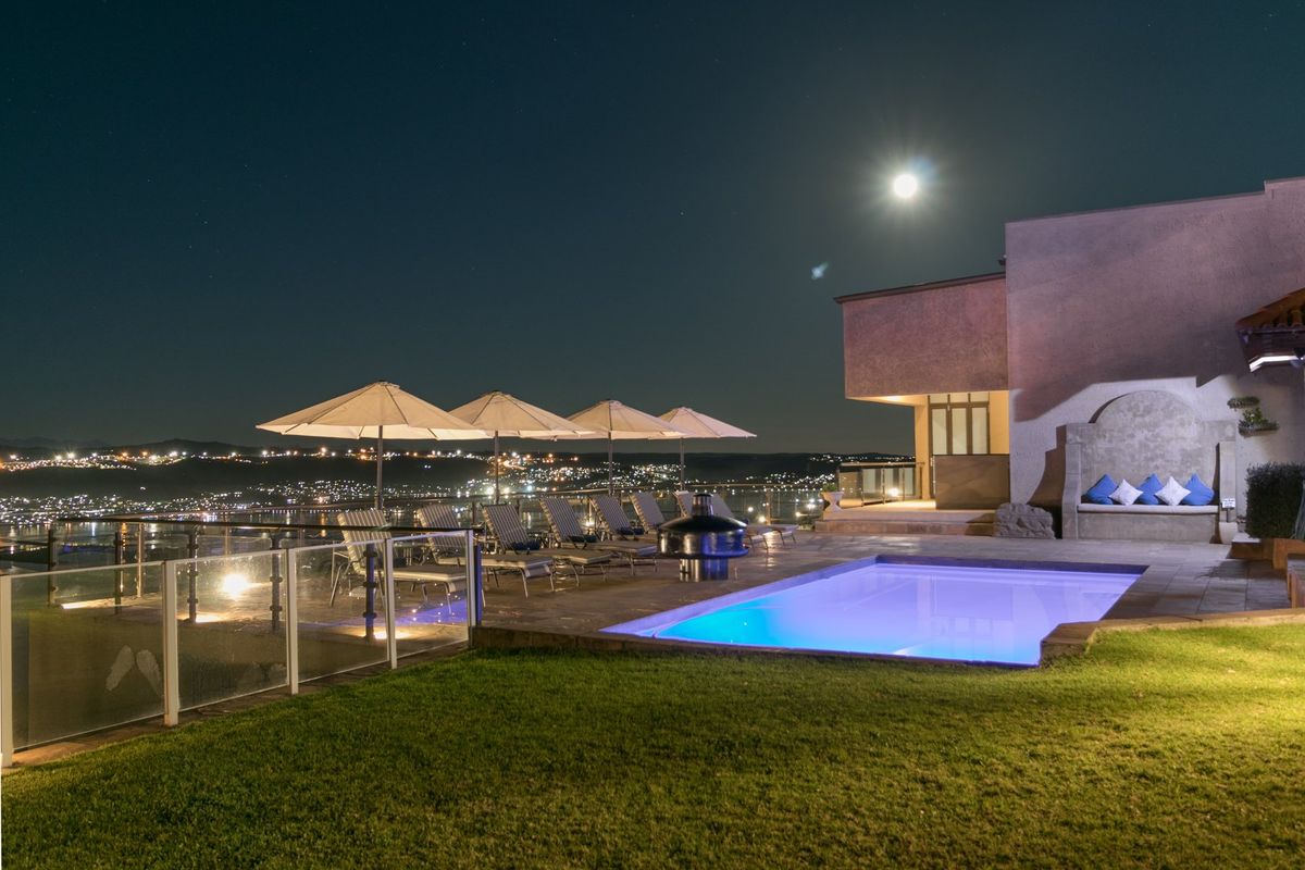 An Iconic 5 star Lifestyle Boutique Villa with Exceptional Views and Tuscan Charm. - Photo 4