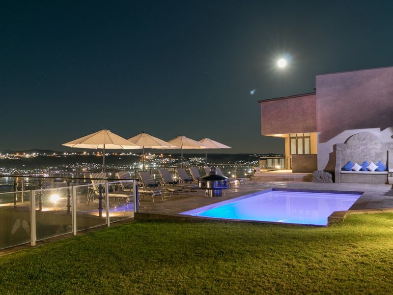 An Iconic 5 star Lifestyle Boutique Villa with Exceptional Views and Tuscan Charm. - Photo 4