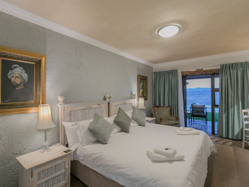 An Iconic 5 star Lifestyle Boutique Villa with Exceptional Views and Tuscan Charm. - Photo 10