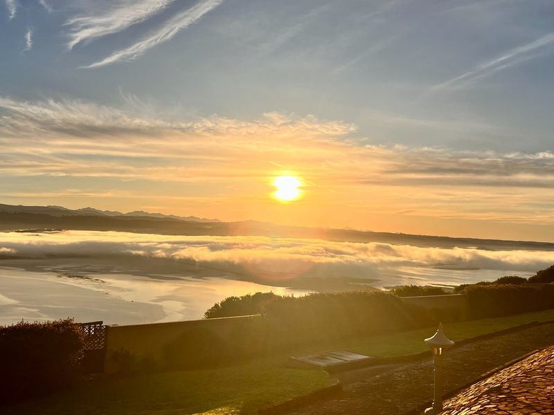 An Iconic 5 star Lifestyle Boutique Villa with Exceptional Views and Tuscan Charm. - Photo 9