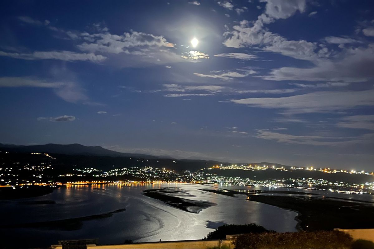 An Iconic 5 star Lifestyle Boutique Villa with Exceptional Views and Tuscan Charm. - Photo 3