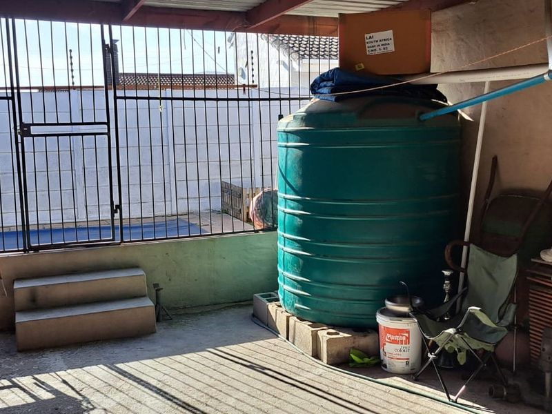 SPACIOUS FAMILY HOME WITH SEPARATE ENTANCE AND SPARKLING POOL SITUATED ON A 439 SQUARE METRE PLOT - Photo 10