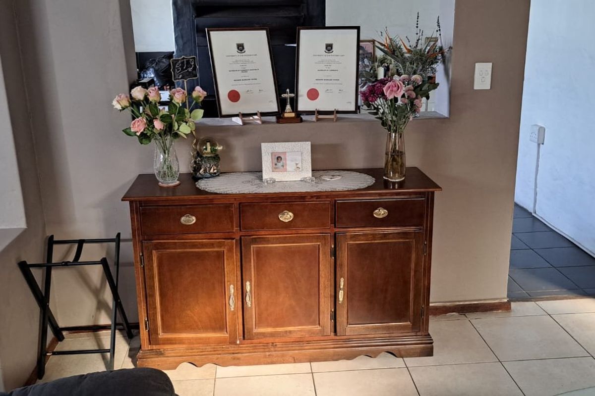 SPACIOUS FAMILY HOME WITH SEPARATE ENTANCE AND SPARKLING POOL SITUATED ON A 439 SQUARE METRE PLOT - Photo 5