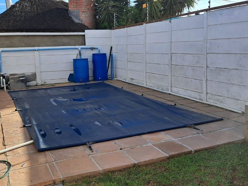 SPACIOUS FAMILY HOME WITH SEPARATE ENTANCE AND SPARKLING POOL SITUATED ON A 439 SQUARE METRE PLOT - Photo 9