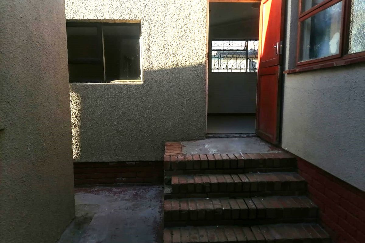 5 Bedroom Home Separated into 4 Income Generating Units - Photo 5