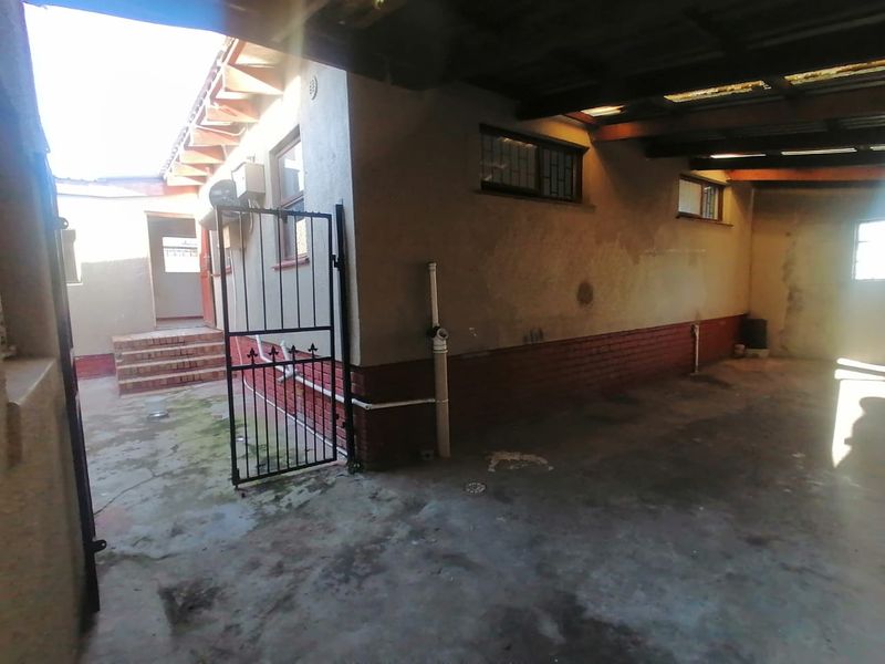 5 Bedroom Home Separated into 4 Income Generating Units - Photo 3