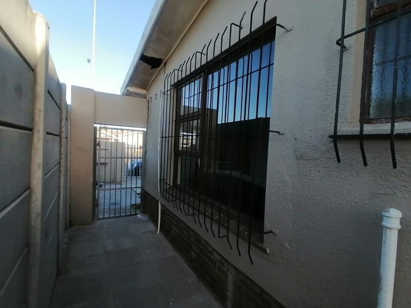 5 Bedroom Home Separated into 4 Income Generating Units - Photo 8