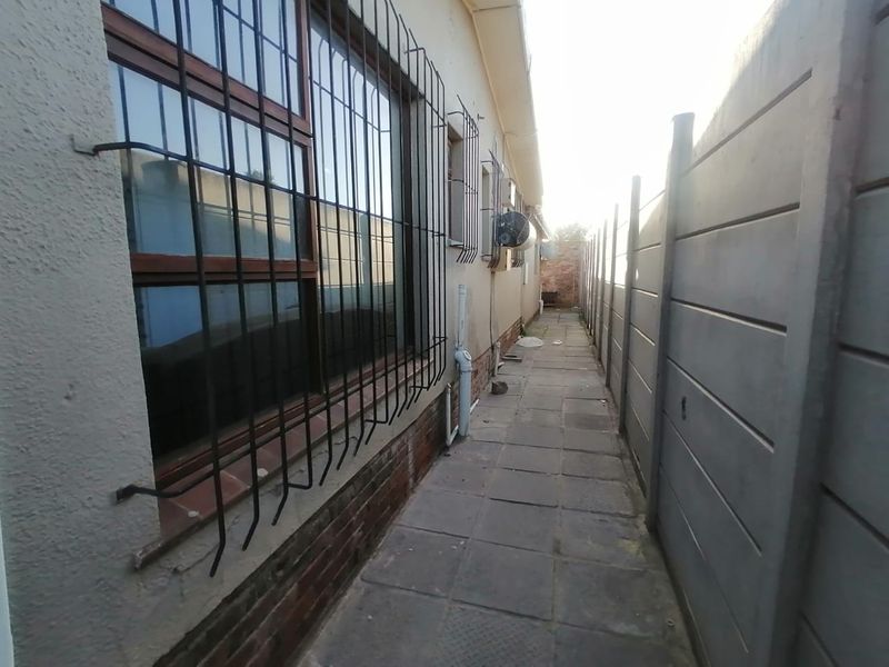 5 Bedroom Home Separated into 4 Income Generating Units - Photo 7