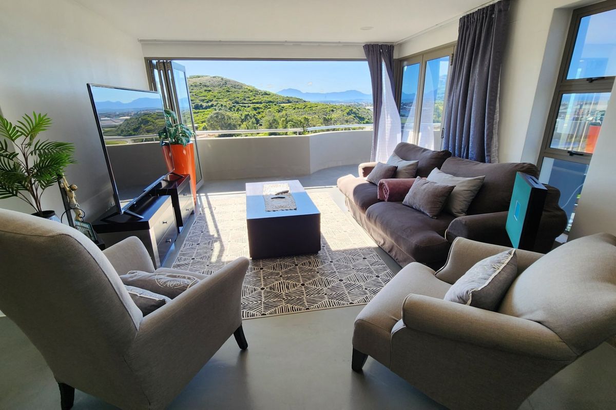 Beautiful Apartment... Rooftop Area... Swimming Pool... Stunning Views !!! - Photo 5