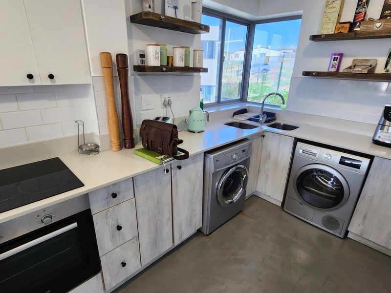 Beautiful Apartment... Rooftop Area... Swimming Pool... Stunning Views !!! - Photo 9