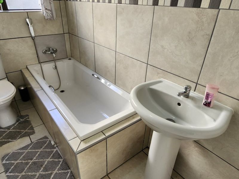 Perfect Townhouse for Scaling Down or First Time Buyers !!! - Photo 9