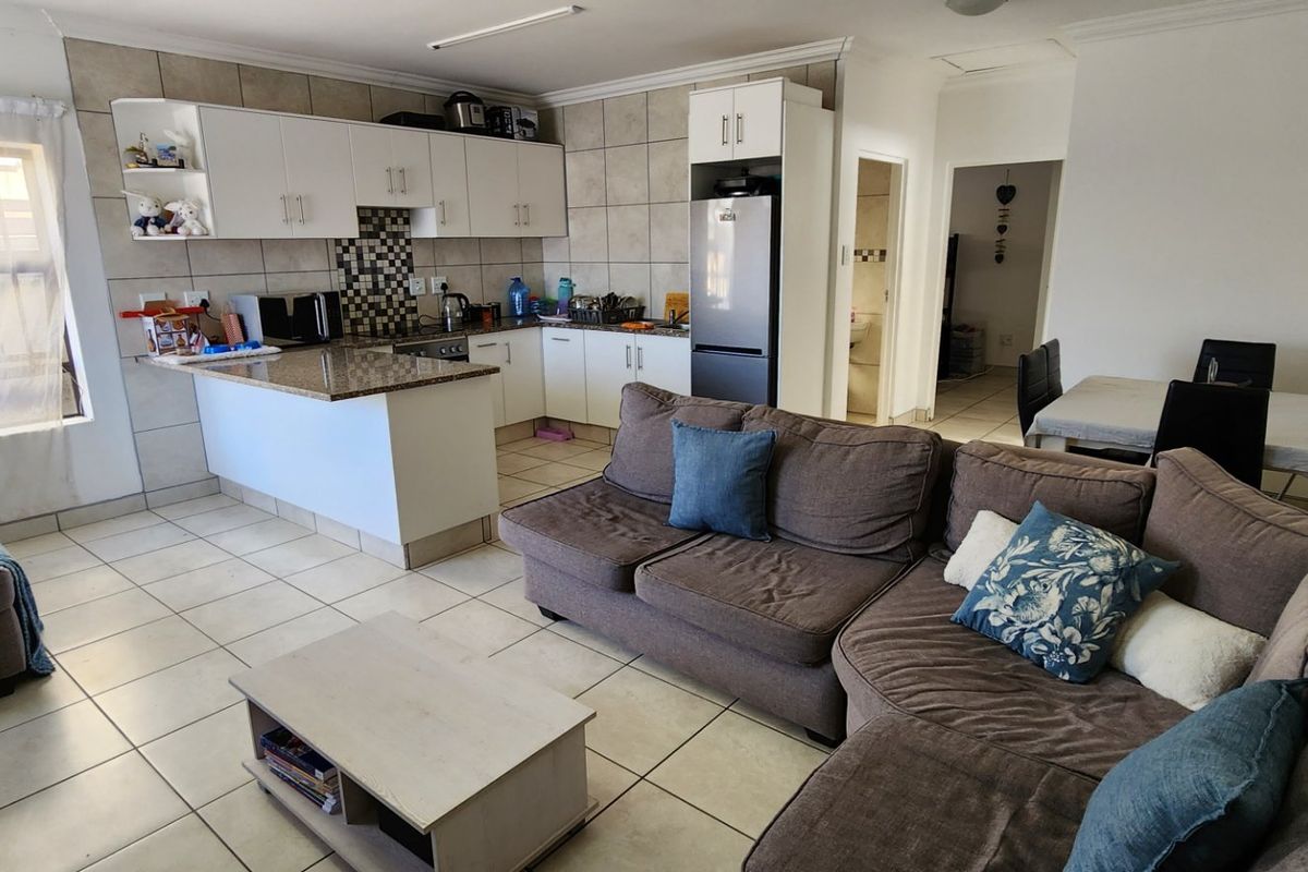 Perfect Townhouse for Scaling Down or First Time Buyers !!! - Photo 4