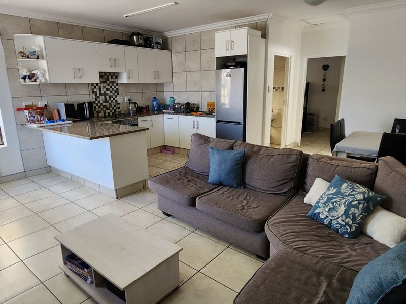 Perfect Townhouse for Scaling Down or First Time Buyers !!! - Photo 4