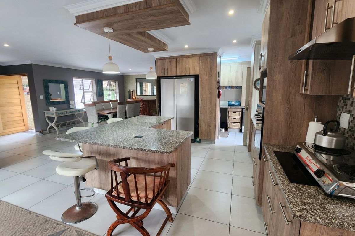 Beautiful Freestanding House... Ready to Move In...  Enjoy Living in Comfort !!! - Photo 3