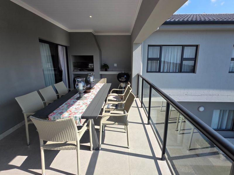 Beautiful and Modern Duet House... Granny Flat... Sea Views !! - Photo 4