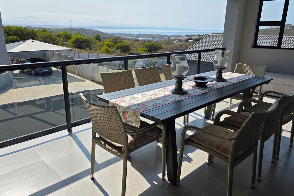 Beautiful and Modern Duet House... Granny Flat... Sea Views !! - Photo 3