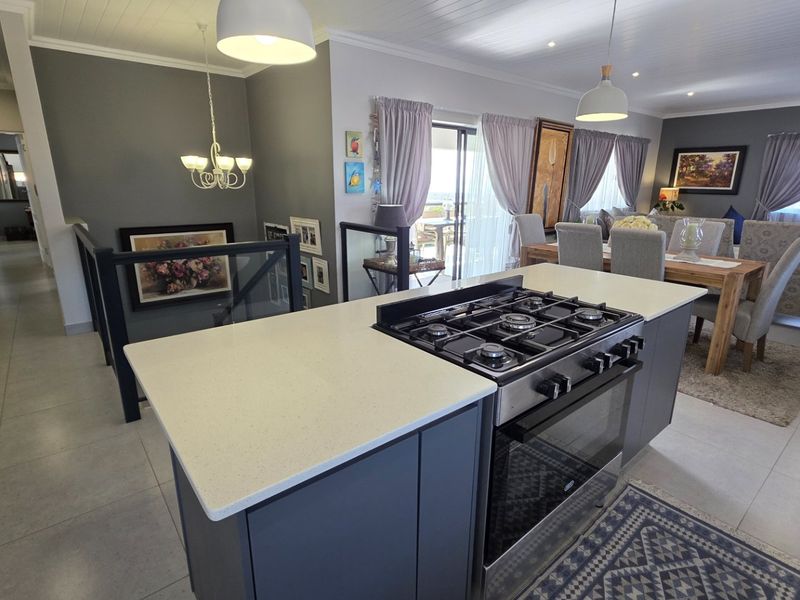 Beautiful and Modern Duet House... Granny Flat... Sea Views !! - Photo 8