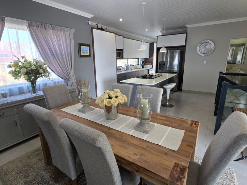 Beautiful and Modern Duet House... Granny Flat... Sea Views !! - Photo 7