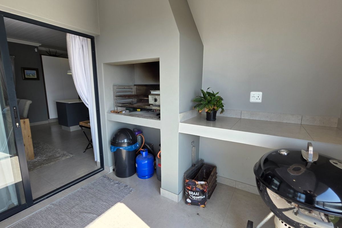 Beautiful and Modern Duet House... Granny Flat... Sea Views !! - Photo 5