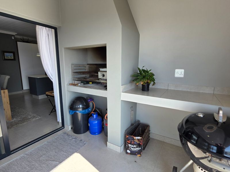 Beautiful and Modern Duet House... Granny Flat... Sea Views !! - Photo 5