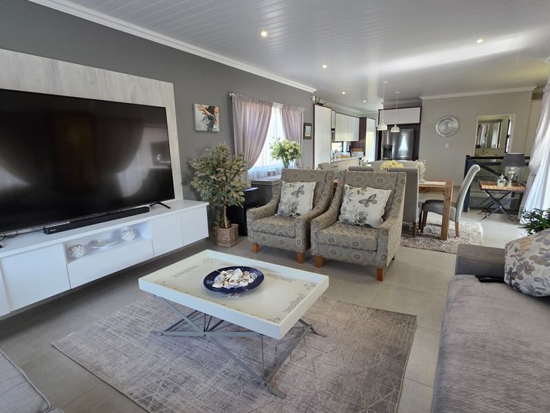 Beautiful and Modern Duet House... Granny Flat... Sea Views !! - Photo 6