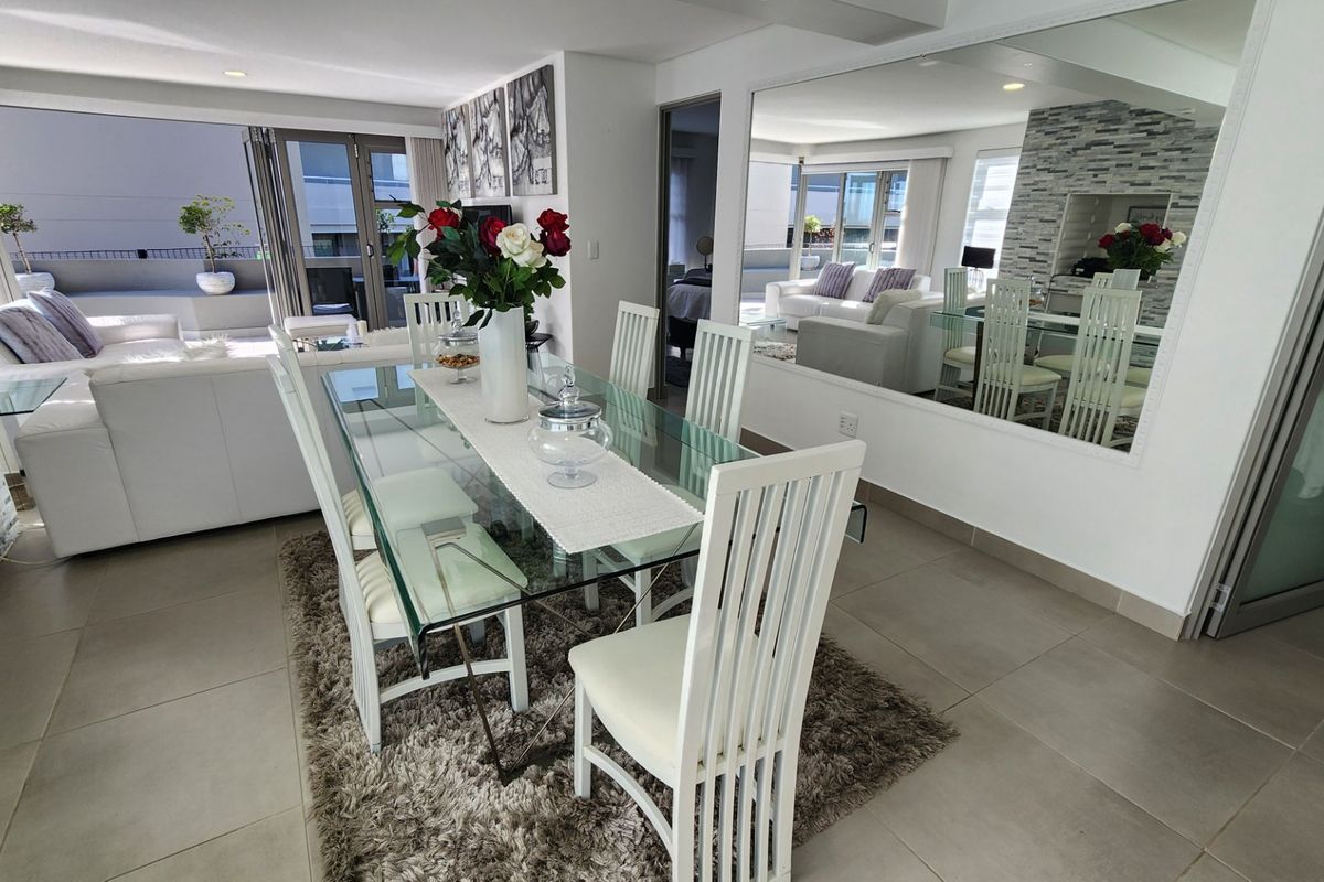 Beautiful Apartment.... Ground Floor.... Large Garage with Direct Access !!! - Photo 4