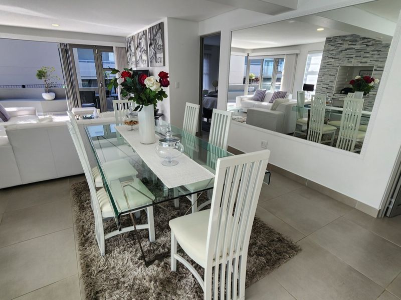 Beautiful Apartment.... Ground Floor.... Large Garage with Direct Access !!! - Photo 4