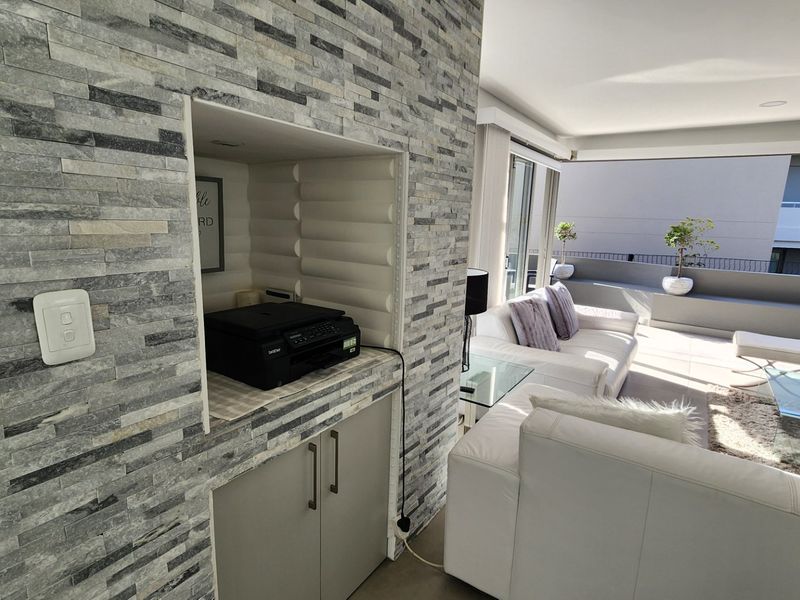 Beautiful Apartment.... Ground Floor.... Large Garage with Direct Access !!! - Photo 8