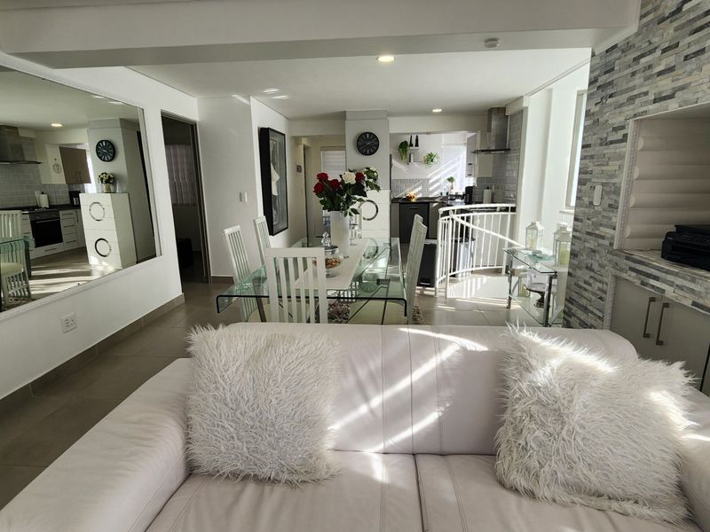 Beautiful Apartment.... Ground Floor.... Large Garage with Direct Access !!! - Photo 6