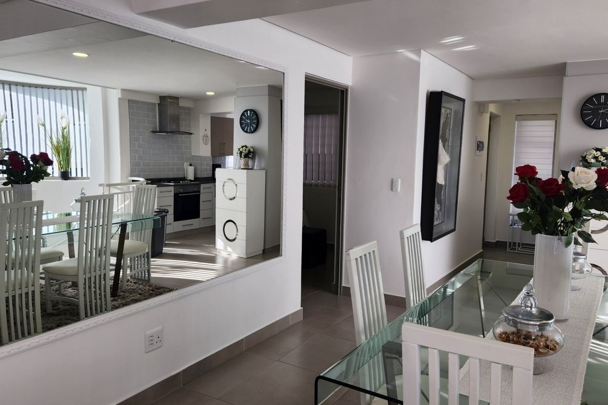 Beautiful Apartment.... Ground Floor.... Large Garage with Direct Access !!! - Photo 5