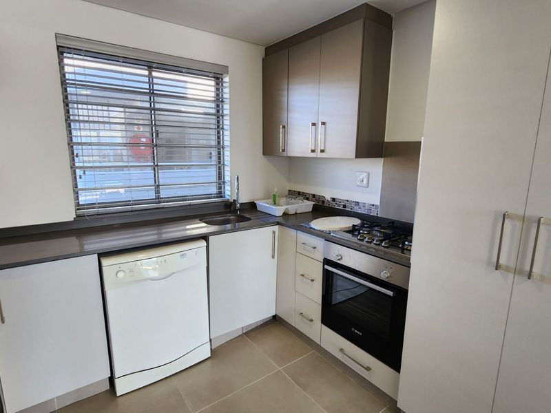 Three Bedroom Apartment... Furniture Included... Beautiful Views !!! - Photo 10