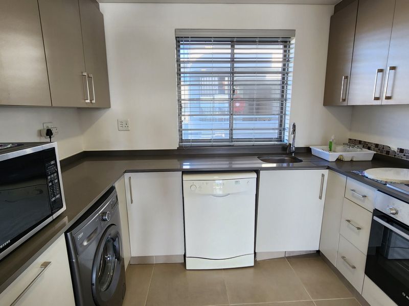 Three Bedroom Apartment... Furniture Included... Beautiful Views !!! - Photo 9