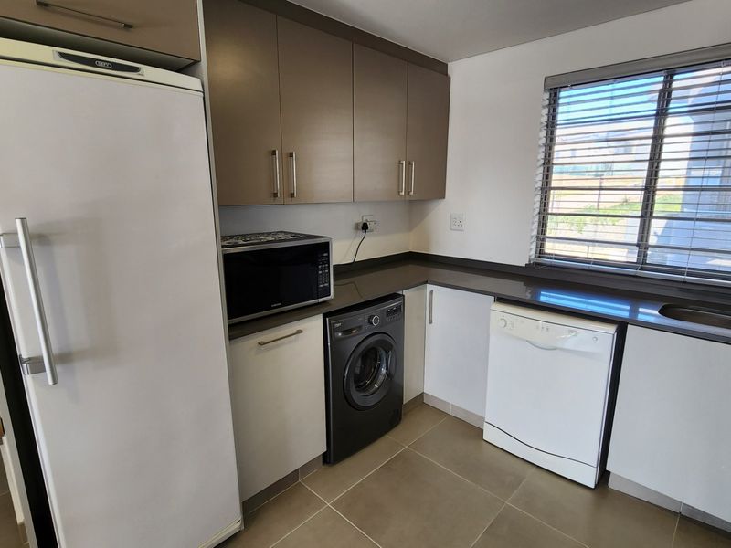 Three Bedroom Apartment... Furniture Included... Beautiful Views !!! - Photo 8