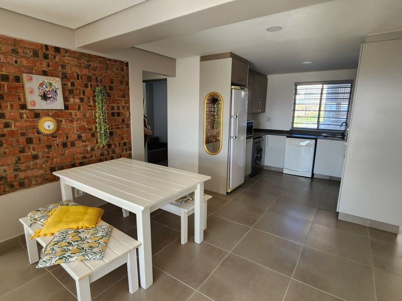 Three Bedroom Apartment... Furniture Included... Beautiful Views !!! - Photo 7