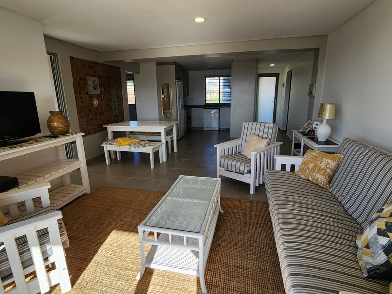 Three Bedroom Apartment... Furniture Included... Beautiful Views !!! - Photo 6