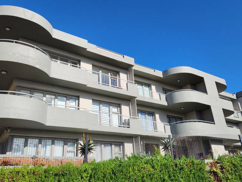 Three Bedroom Apartment... Furniture Included... Beautiful Views !!! - Photo 1
